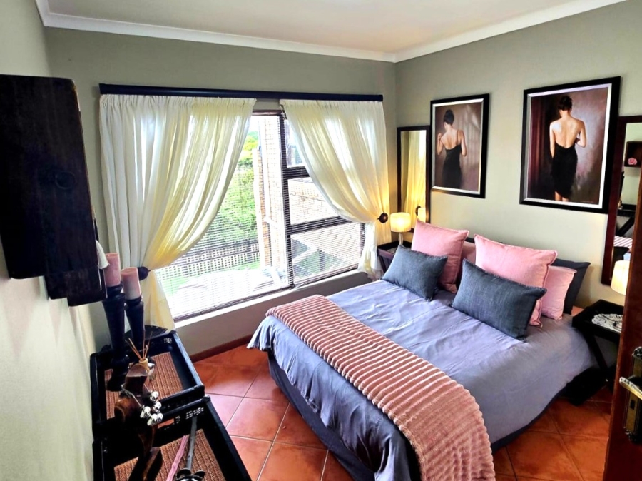 4 Bedroom Property for Sale in Paradise Beach Eastern Cape